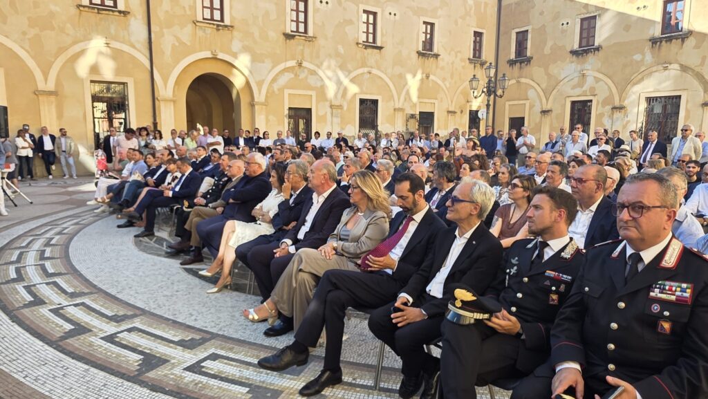 Pier Ferdinando Casini porta al Milazzo Cult Festival il dialogo come architrave della democrazia 2 Pubblico alla presentazione del libro di Casini