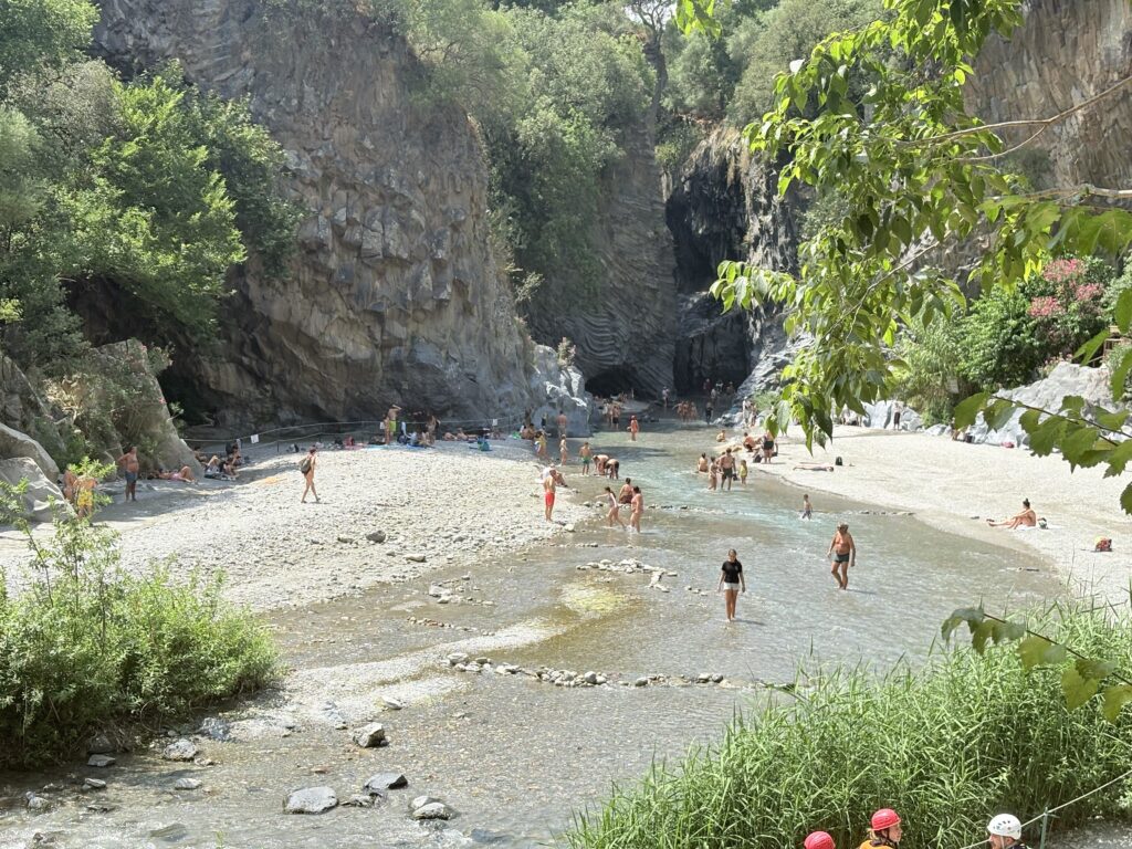Il gruppo Russo Morosoli rilancia le Gole Alcantara: il nuovo volto di un paradiso naturale - Be Sicily Mag - IMG 8563