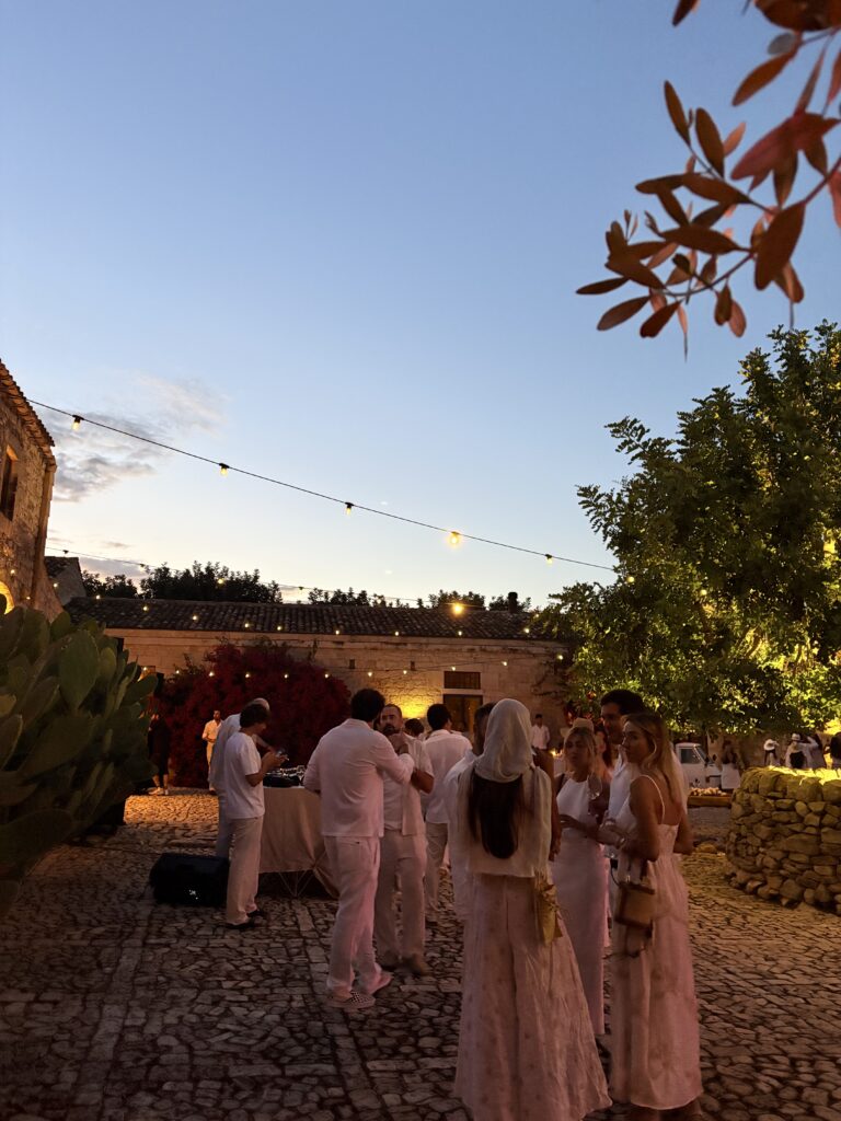 "Maravigghia", la prima tappa è un successo: Noto fa da sfondo al lifestyle mediterraneo 17 "Maravigghia", la prima tappa è un successo: Noto fa da sfondo al lifestyle mediterraneo - Be Sicily Mag - IMG 8964 1