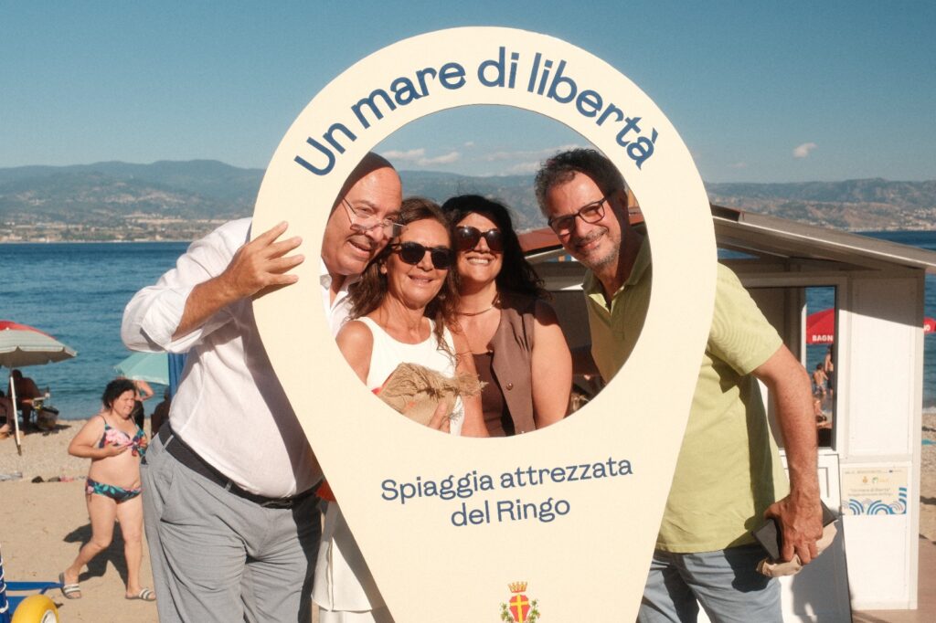 Il centro di Messina torna balneabile, inaugurata la spiaggia attrezzata del Ringo 4 Il centro di Messina torna balneabile, inaugurata la spiaggia attrezzata del Ringo - Be Sicily Mag - Inaugurazione