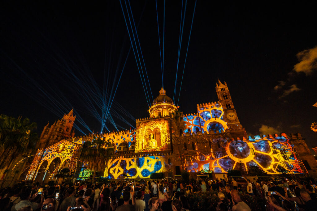 402° Festino: la notte in cui Palermo si riconosce e si reinventa 15 402° Festino: la notte in cui Palermo si riconosce e si reinventa - Be Sicily Mag - RiccardoParrinello La Vita Videomapping Cattedrale
