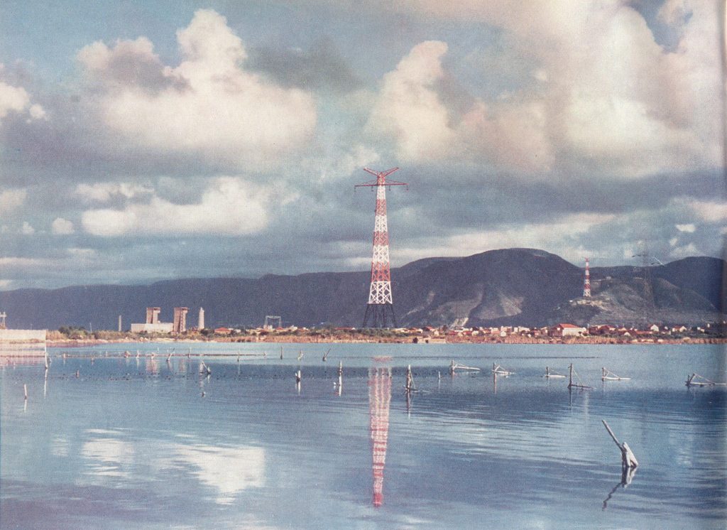 Storia del Pilone di Messina: l’energia elettrica che attraversava il mare 9 Storia del Pilone di Messina: l’energia elettrica che attraversava il mare - Be Sicily Mag - FOTO 75 pilone 1956 1