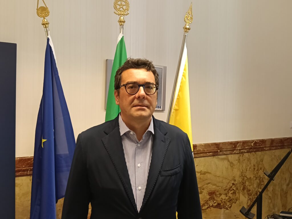 Anci Sicilia con i Comuni colpiti dagli incendi: "Si attivino le misure necessarie" - Be Sicily Mag - MARIO EMANUELE ALVANO