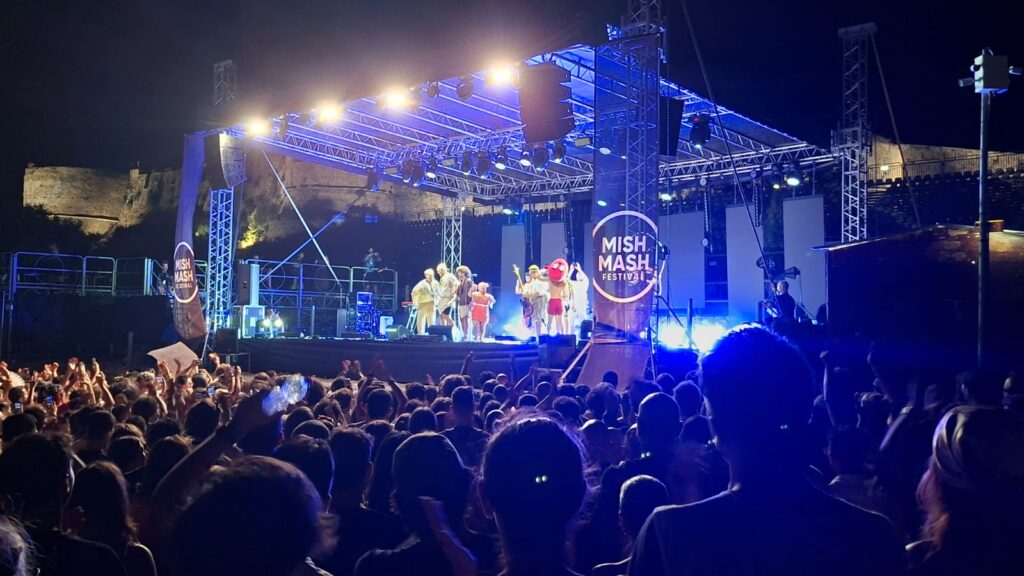 Mish Mash Festival, dieci anni e un Castello pieno di giovani: grande successo per l’edizione del decennale 5 Mish Mash Festival, dieci anni e un Castello pieno di giovani: grande successo per l’edizione del decennale - Be Sicily Mag - WhatsApp Image 2026 08 13 at 16.50.45