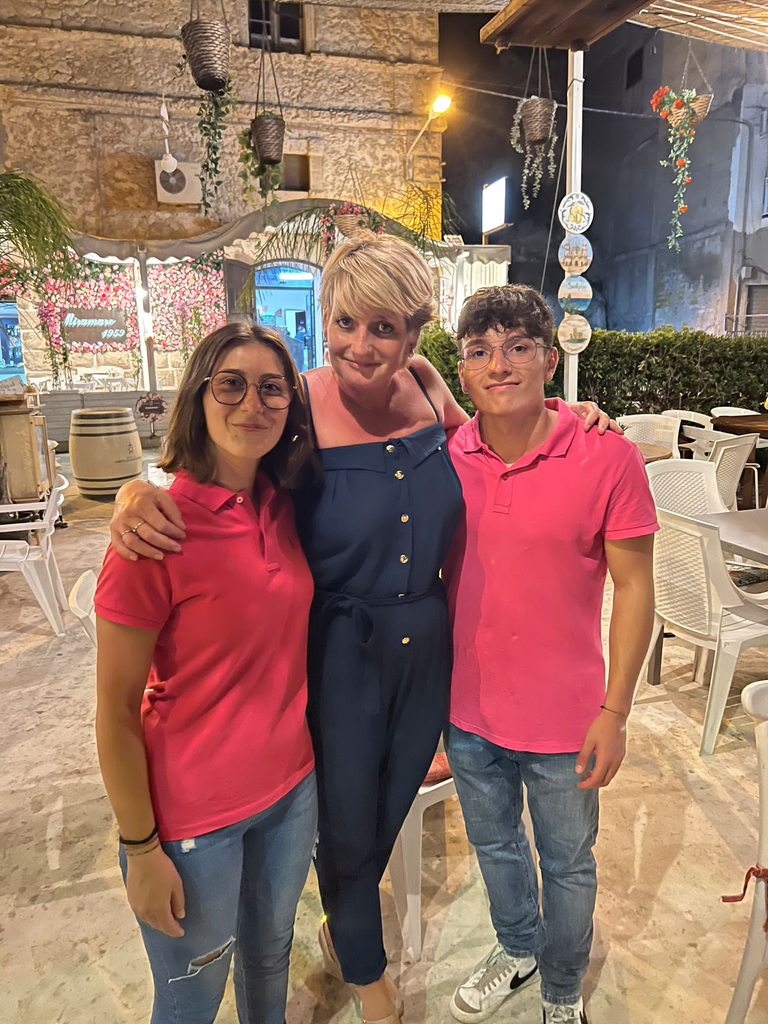 Lady Diana, 29 anni fa la morte: i suoi viaggi in Sicilia, da Siracusa con Carlo a Stromboli con Valentino 6 Lady Diana, 29 anni fa la morte: i suoi viaggi in Sicilia, da Siracusa con Carlo a Stromboli con Valentino - Be Sicily Mag - image 4 768x1024 1