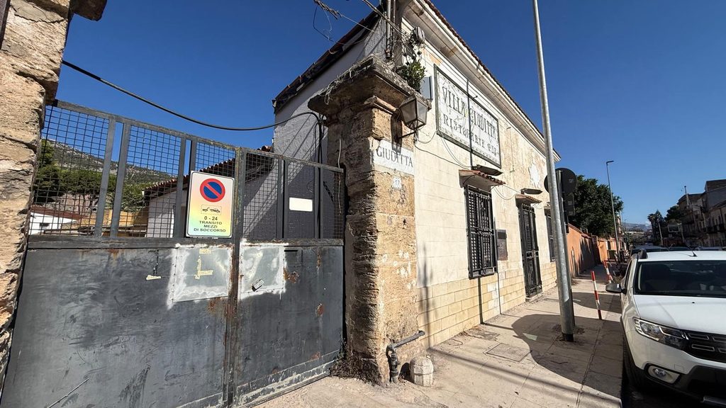 C'era una volta... Villa Giuditta, il locale chic della Piana dei Colli - Be Sicily Mag - Lesterno della villa