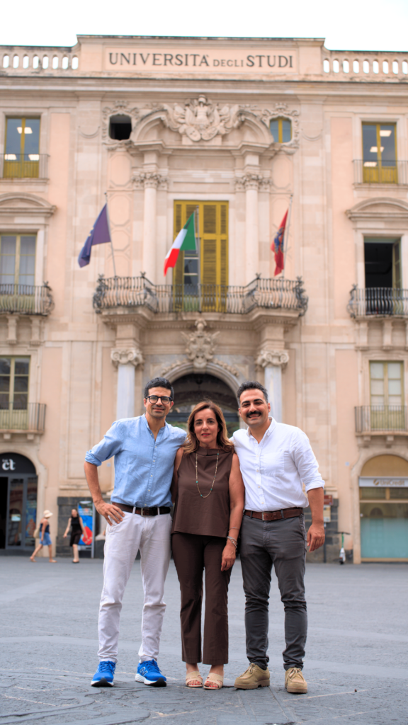 Bianchi di Sicilia, a Catania oltre 100 cantine: appuntamento il 19 settembre - Be Sicily Mag - Maria Grazia Barbagallo vicepresidente di AIS Sicilia a destra Nicola Vitale ceo di Sullaluna e a sinistra Stefano Vitale di Piazza Scammacca