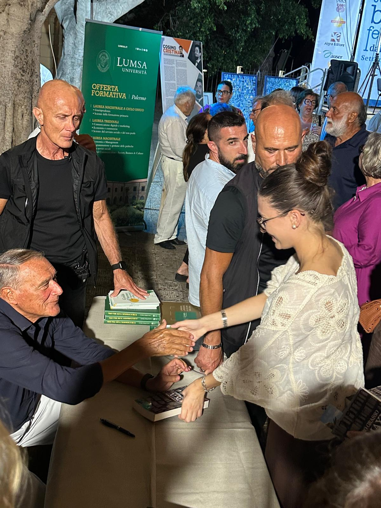 Pietro Grasso inaugura il Termini Book Festival: “La memoria va custodita per agire nel presente” - Be Sicily Mag - image 5 768x1024 1